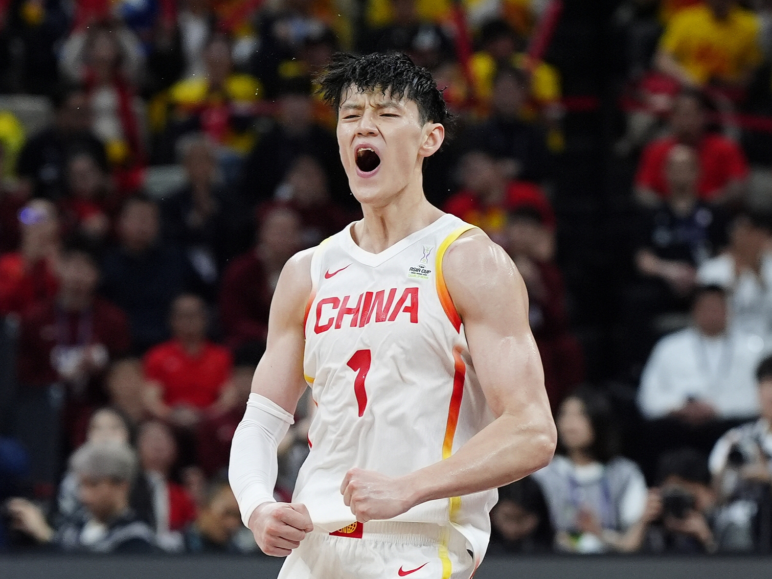 九游游戏礼包德罗巴重返赛场，锐不可当首场状态出色，掘金观众沸腾！引发球迷热议(使命召唤17冷战余波证据)