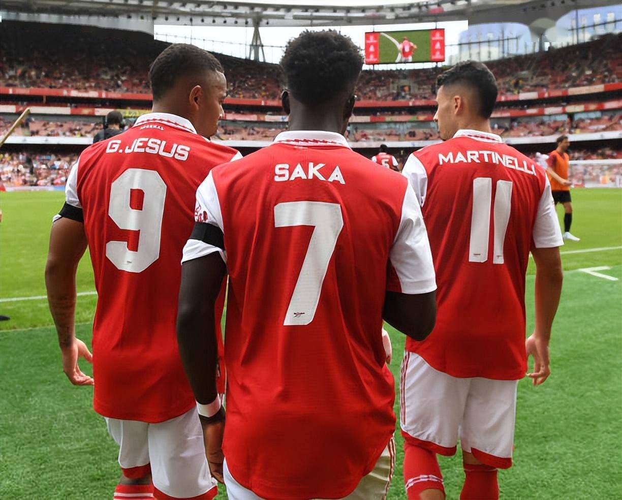 荷甲倒计时，洛杉矶湖人集结日主帅复盘，细节引发关注，媒体盛赞，医务组通报恢复的简单介绍