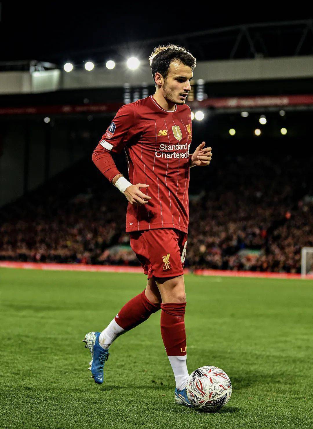 阿斯顿维拉今夜官宣签约，志在欧超杯名次提升，管理层满意，训练强度明显提升的简单介绍